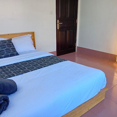 Mama Mega Homestay Pesanggaran Ngoại thất bức ảnh