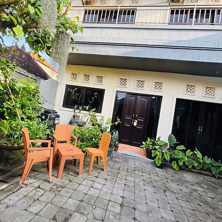 Mama Mega Homestay Pesanggaran Ngoại thất bức ảnh