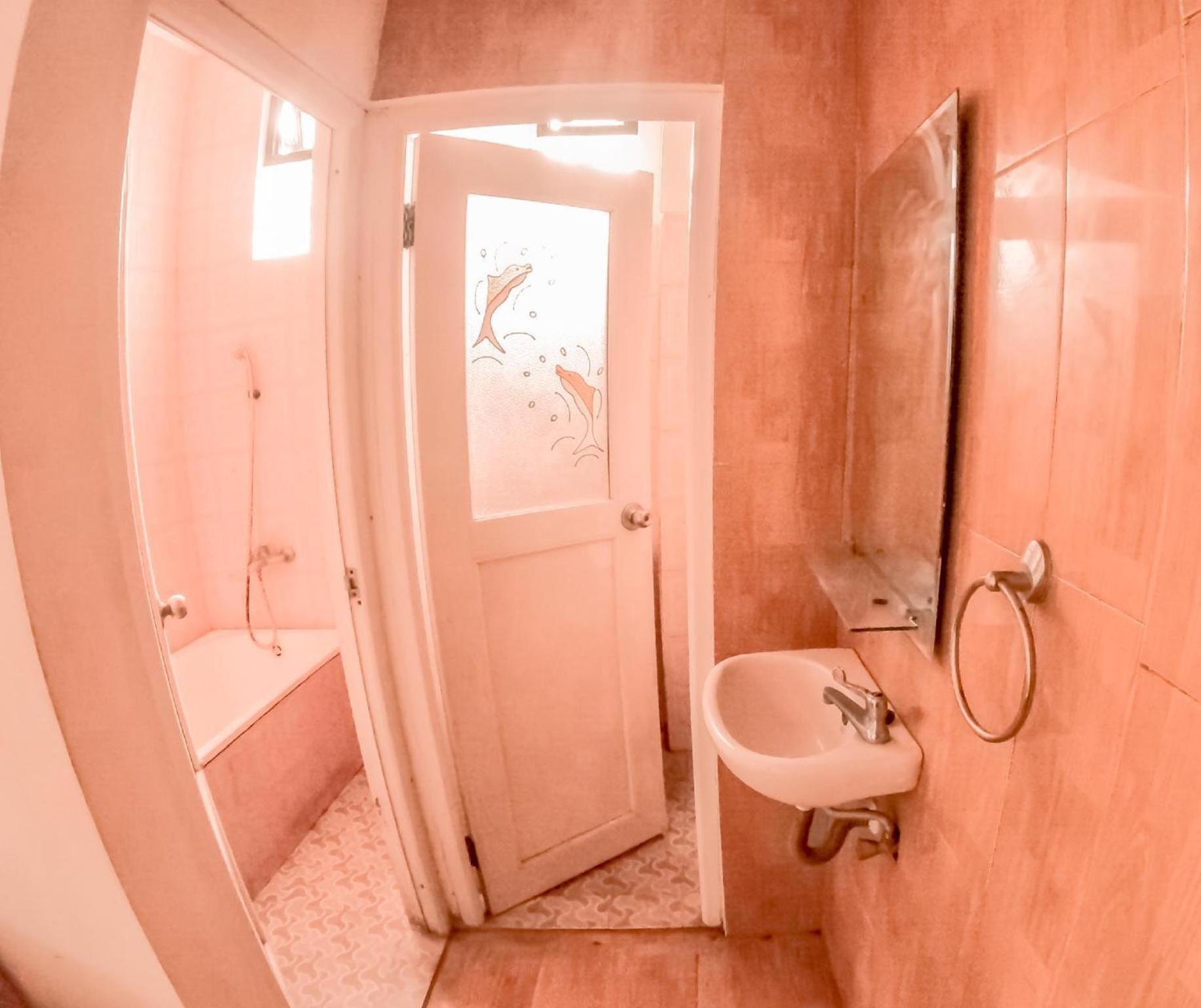 Mama Mega Homestay Pesanggaran Ngoại thất bức ảnh