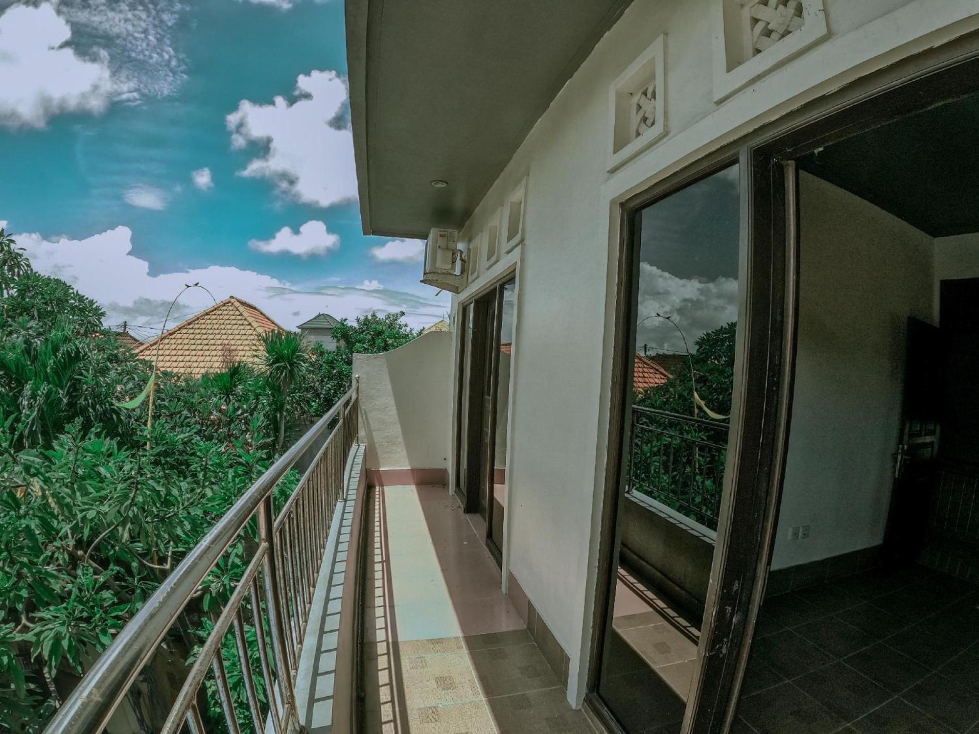 Mama Mega Homestay Pesanggaran Ngoại thất bức ảnh