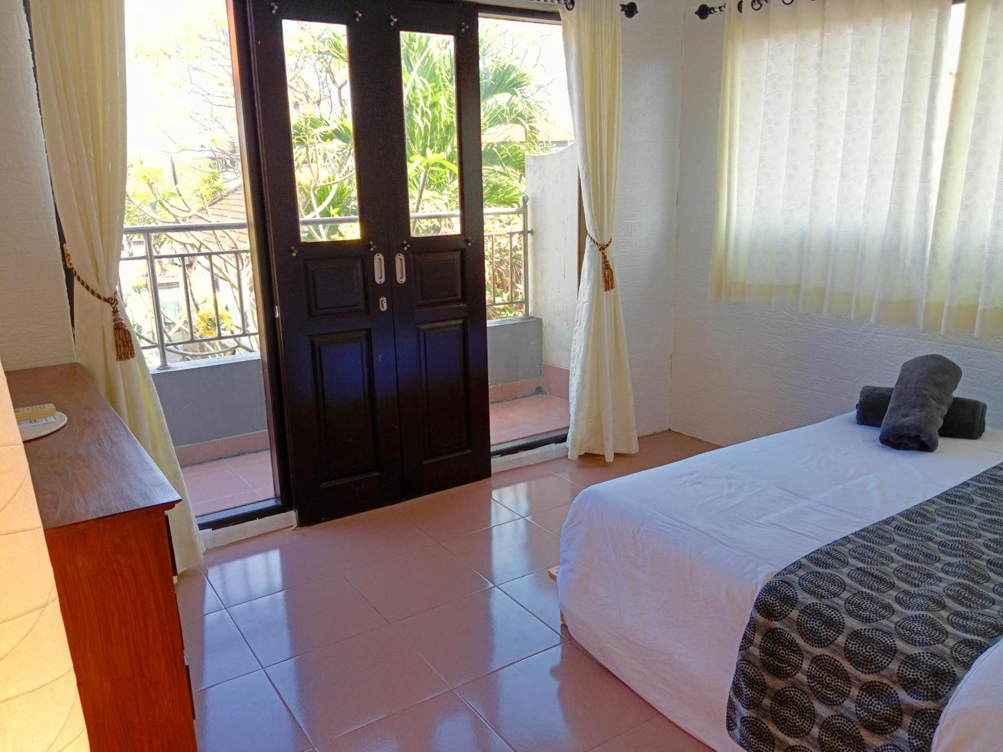 Mama Mega Homestay Pesanggaran Ngoại thất bức ảnh