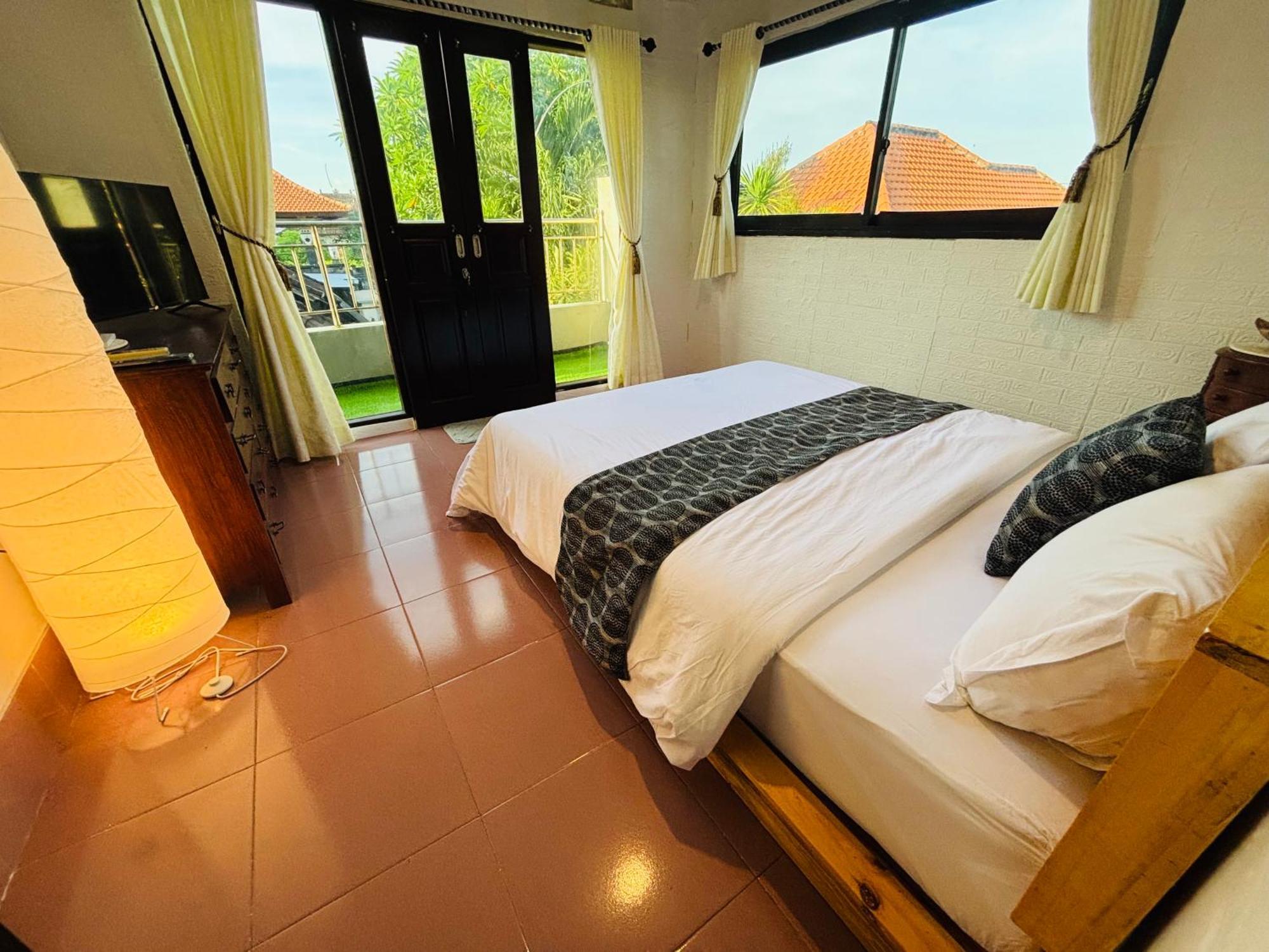 Mama Mega Homestay Pesanggaran Ngoại thất bức ảnh