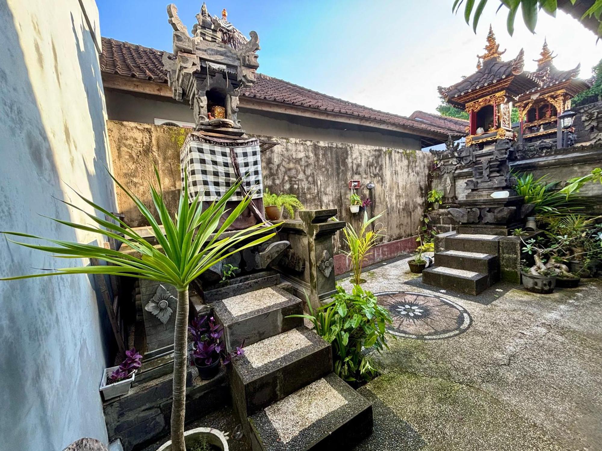 Mama Mega Homestay Pesanggaran Ngoại thất bức ảnh