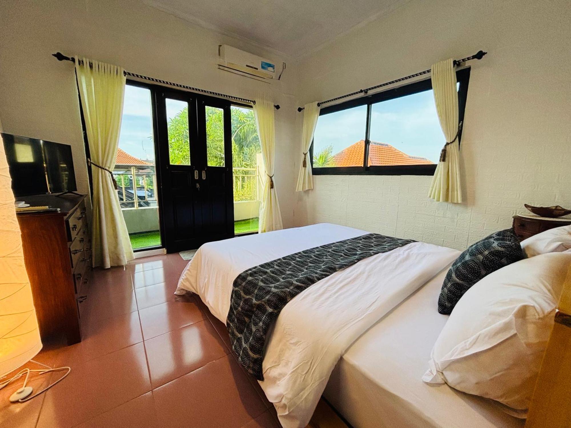 Mama Mega Homestay Pesanggaran Ngoại thất bức ảnh