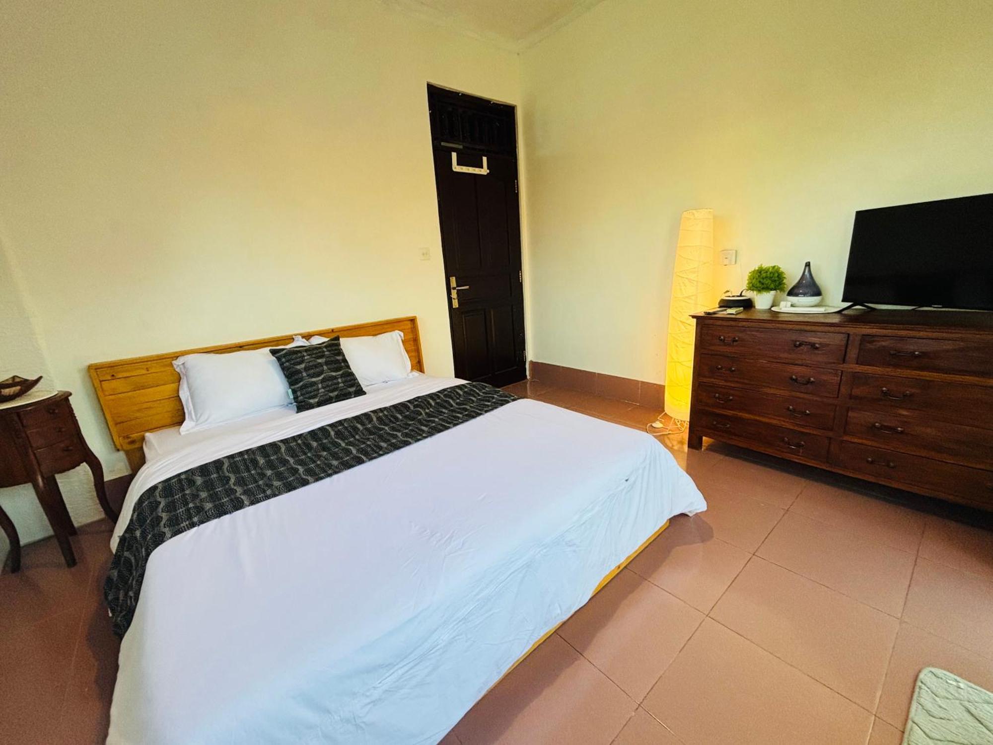 Mama Mega Homestay Pesanggaran Ngoại thất bức ảnh
